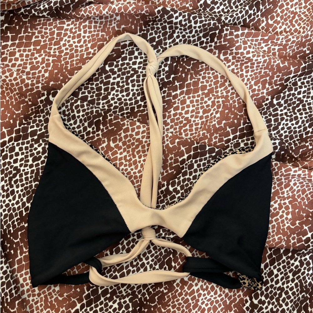 acacia kini top